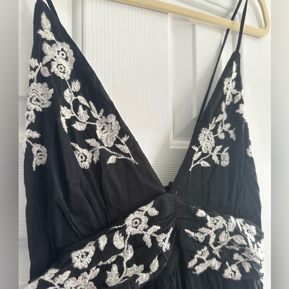 Abercrombie & Fitch embroidered tiered Maxi Dress black and ivory sized MT - Picture 3 of 7